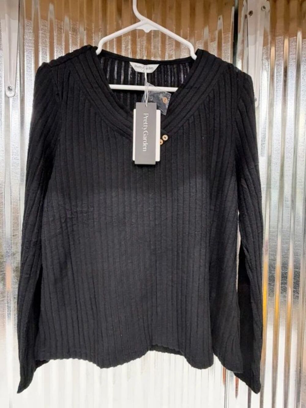 Women’s Medium Black Ribbed Long Sleeve V Neck Top NWT